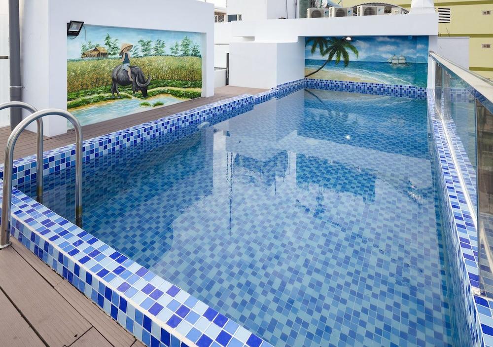 Royal Hotel Nha Trang Exterior photo